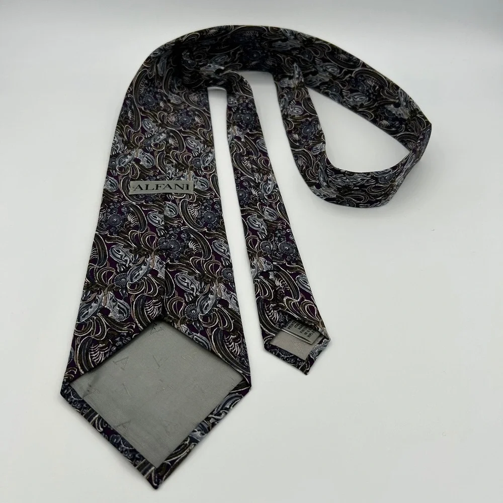 Alfani necktie featuring
